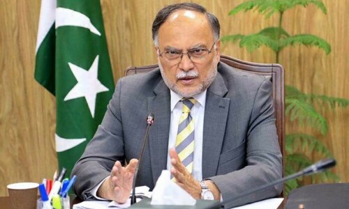 حکومت کا پی ڈبلیو ڈی منصوبوں کی صوبوں کو منتقلی کا عمل تیز کرنے کا فیصلہ
