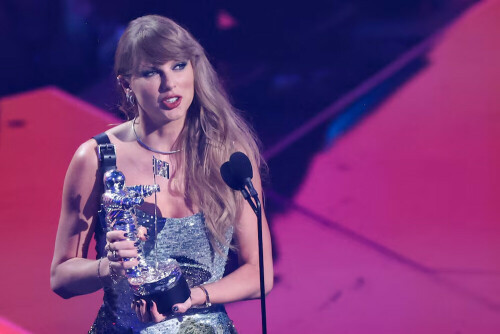 Taylor Swift wins seven VMAs, tying Beyonce for lifetime lead
