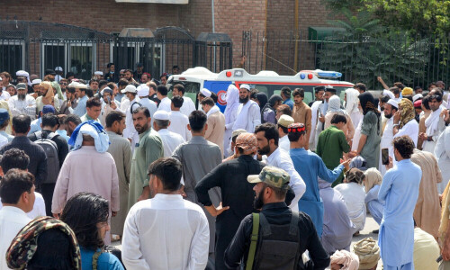 Pakistan police go on strike in Peshawar after attacks on polio vaccination teams
