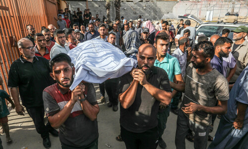 Gaza rescuers say 11 dead in Israeli strike on house