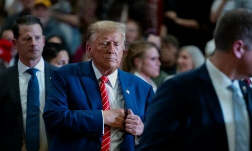 Trump returns to campaign trail after weekend assassination scare