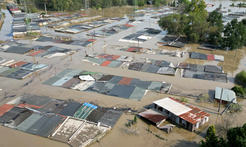 Flood-hit Central Europe fortifies towns as waters and death toll rise