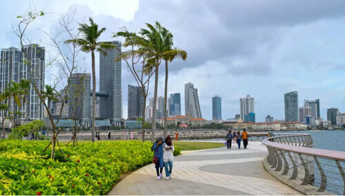 Cash-strapped Sri Lanka eyes China development