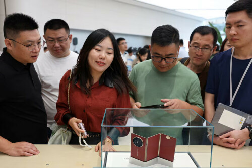 Huawei&rsquo;s $2,800 phone launch disappoints amid supply concerns