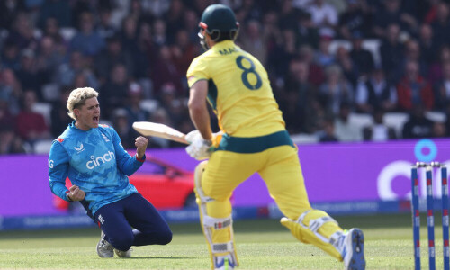 Carey takes Australia to 270 in 2nd ODI against England after collapse