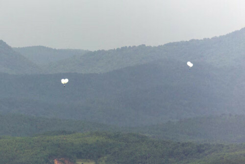 Trash balloons sent by North Korea cause regular disruptions at Seoul&rsquo;s airports