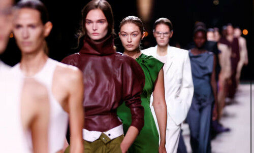 Victoria Beckham shows breezy, minimalist dresses at Paris Fashion Week Victoria Beckham shows breezy, minimalist dresses at Paris Fashion Week