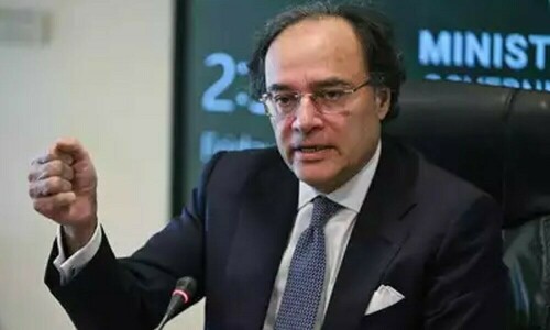 Aurangzeb satisfied with Pakistan&rsquo;s falling inflation