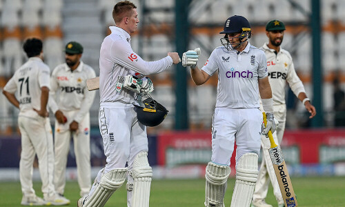 England 96-1 after Salman&rsquo;s century lifts Pakistan to 556