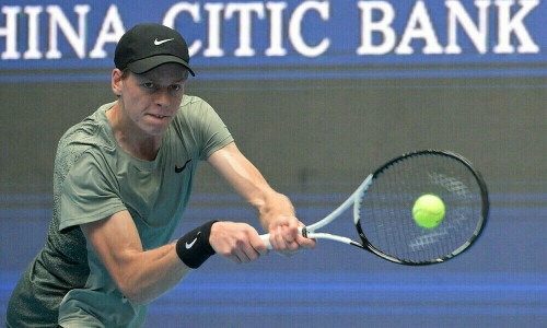 Jannik Sinner avoids Shanghai deja vu with assured Shelton win
