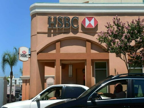 HSBC mulls up to $300mn cost-cutting plan, targeting senior roles, says FT HSBC mulls up to $300mn cost-cutting plan, targeting senior roles, says FT