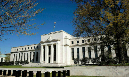Fed seen cutting rates gradually to 3.5% by mid-2025 Fed seen cutting rates gradually to 3.5% by mid-2025