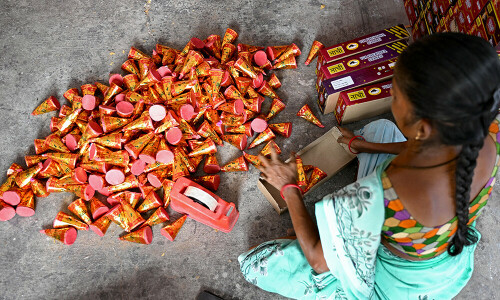 India’s capital bans fireworks to curb air pollution India’s capital bans fireworks to curb air pollution