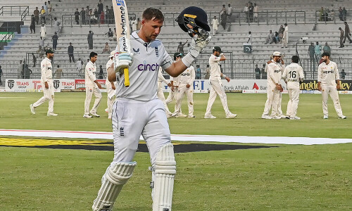 Root could break 16,000-run barrier, says England great Cook