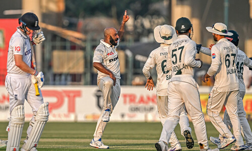 England 239-6 in second Test after Sajid strikes for Pakistan