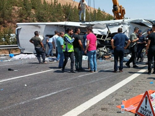 Six dead, 25 injured in Turkiye bus accident
