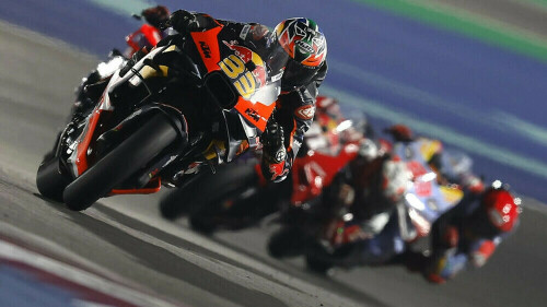 Marc Marquez wins Australian MotoGP after intense battle with Martin