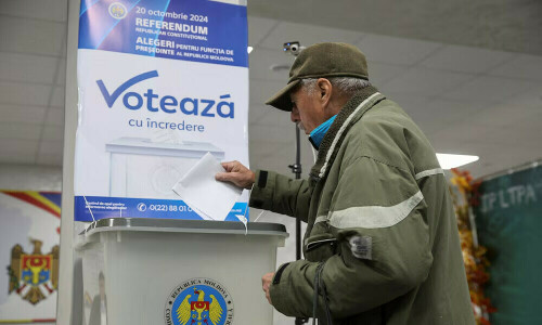 Early results show 50% of Moldovans vote &lsquo;yes&rsquo; at referendum on EU aspirations