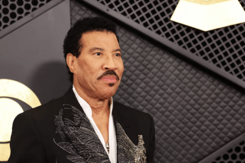 Lionel Richie likens touring to vacation as he announces Europe shows