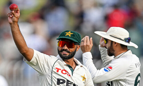 Pakistan 73-3, trail England by 194 after spinner Sajid shines