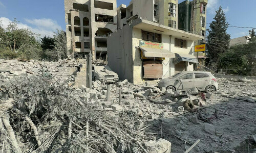 World powers raise $1bn for Lebanon, but ceasefire elusive