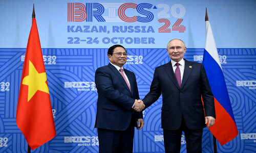 PM Chinh says Vietnam to work with BRICS as he meets with China, Russia leaders