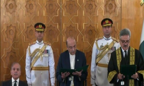 صدر مملکت نے جسٹس یحییٰ آفریدی سے چیف جسٹس کے عہدے کا حلف لے لیا