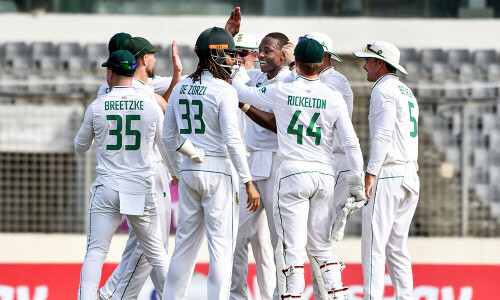 Bangladesh stumble to 38-4 in reply to mammoth South Africa total