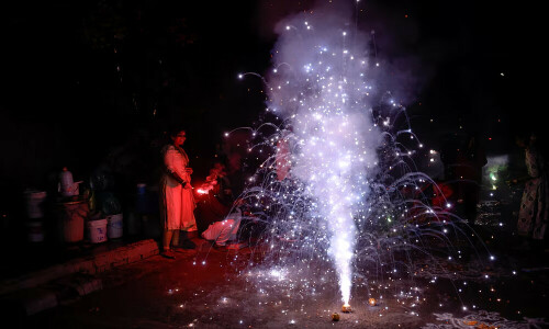 Firecracker ban defiance makes New Delhi the world&rsquo;s most polluted city