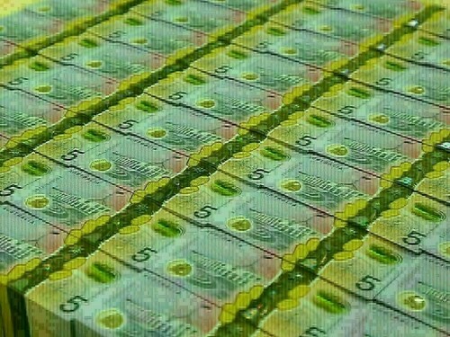Australia, NZ dollars sidelined as investors shun risk