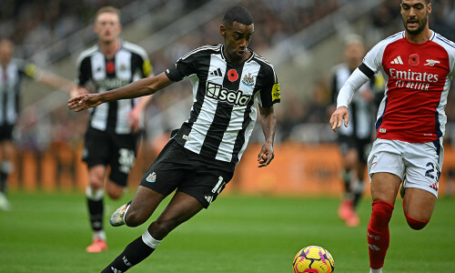 Arsenal Premier League hopes hit by Newcastle defeat