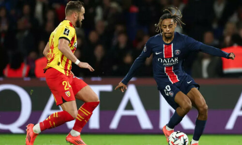 PSG &lsquo;fight&rsquo; to extend lead atop of Ligue 1 with Lens win