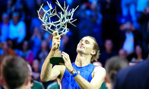 Zverev outclasses Humbert to win Paris Masters
