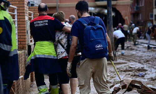 Spain deploys more troops to flood zone where public anger rises