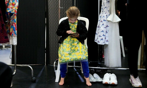 Australia moves to ban children under 16 from social media