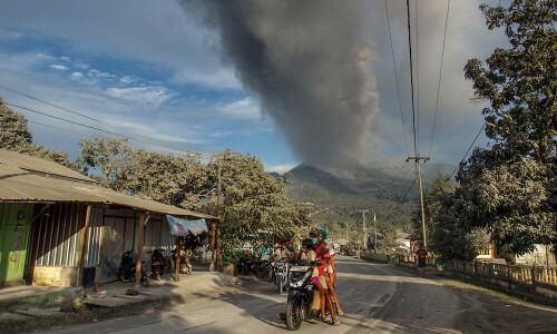 Indonesia&rsquo;s Mount Lewotobi erupts again, government to widen restricted zone