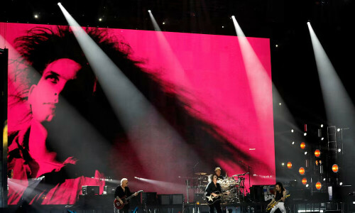The Cure return to top of UK charts after 32 years The Cure return to top of UK charts after 32 years