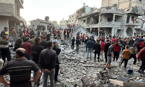Dozens killed and wounded in Israeli strike on northern Gaza&rsquo;s Jabalia, medics say