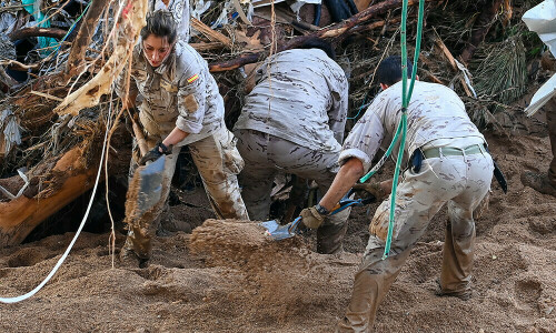 Spain announces 3.76bn euros in new aid to Valencia after floods