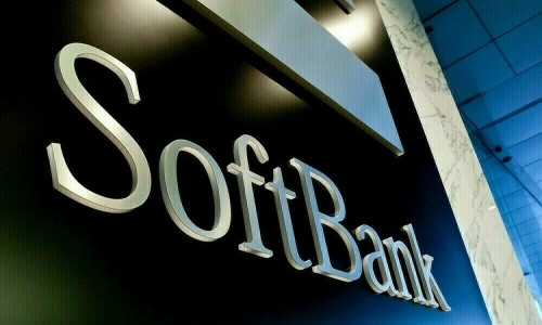 Japanese tech investor SoftBank posts $7.7bn quarterly net profit