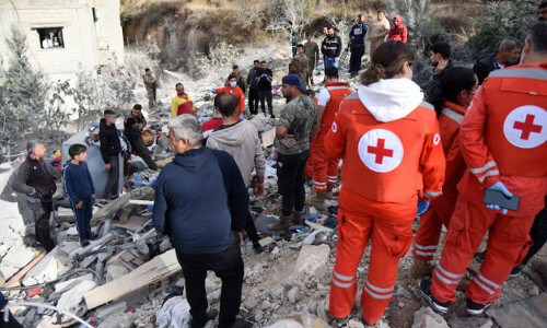 Israeli airstrikes pound Beirut suburb, no sign of ceasefire