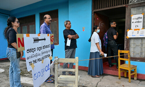Sri Lankans vote with issues of welfare, economic reforms at stake