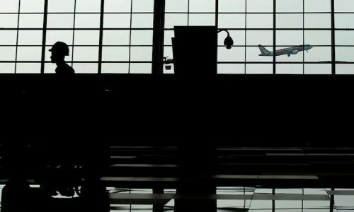 Flights to Bali resume following volcanic eruption