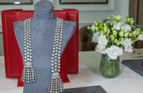 Diamond necklace linked to Marie Antoinette sells for $4.8 million Diamond necklace linked to Marie Antoinette sells for $4.8 million