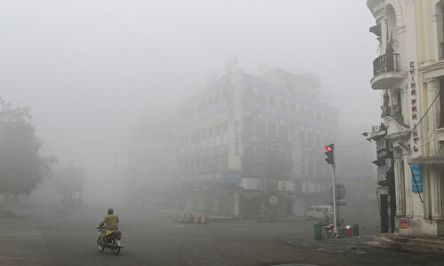 Punjab declares health emergency in smog-hit Lahore, Multan Punjab declares health emergency in smog-hit Lahore, Multan
