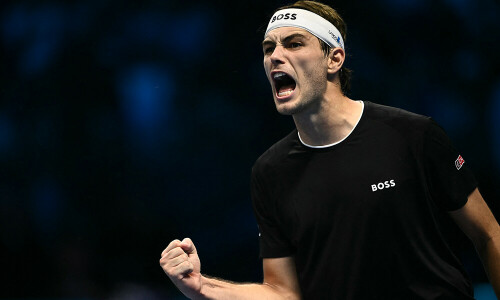Fritz outlasts Zverev to reach ATP Finals title match