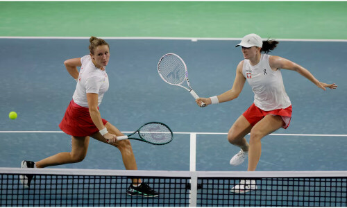 Swiatek leads Poland to historic win over Czech Republic and into BJK Cup semis against Italy