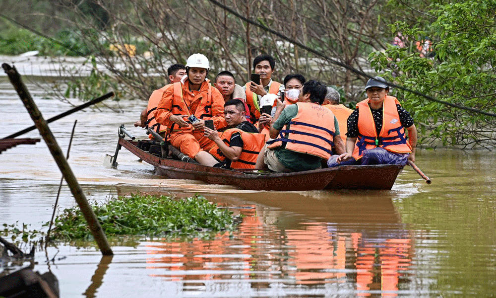 Philippines cleans up as typhoon death toll rises