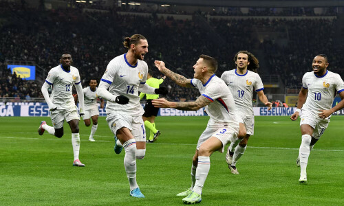 Adrien Rabiot brace fires France past Italy and top of Nations League group