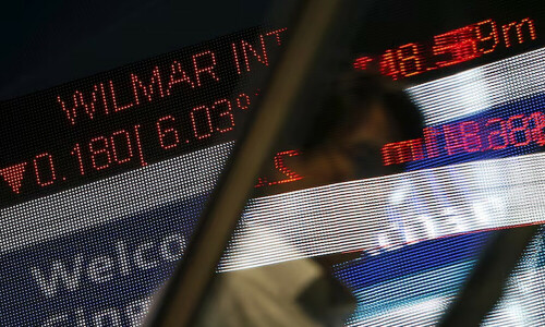 Singapore shares hit 17-year high on market revival efforts